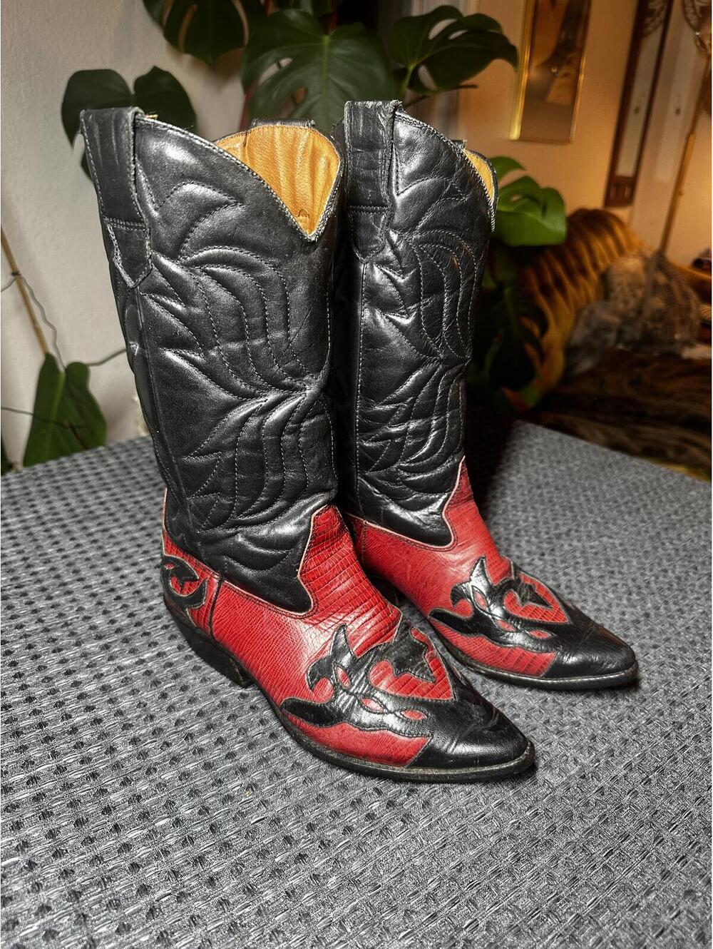 Vintage Fling Sundance Black and Red Leather Cowboy Boots